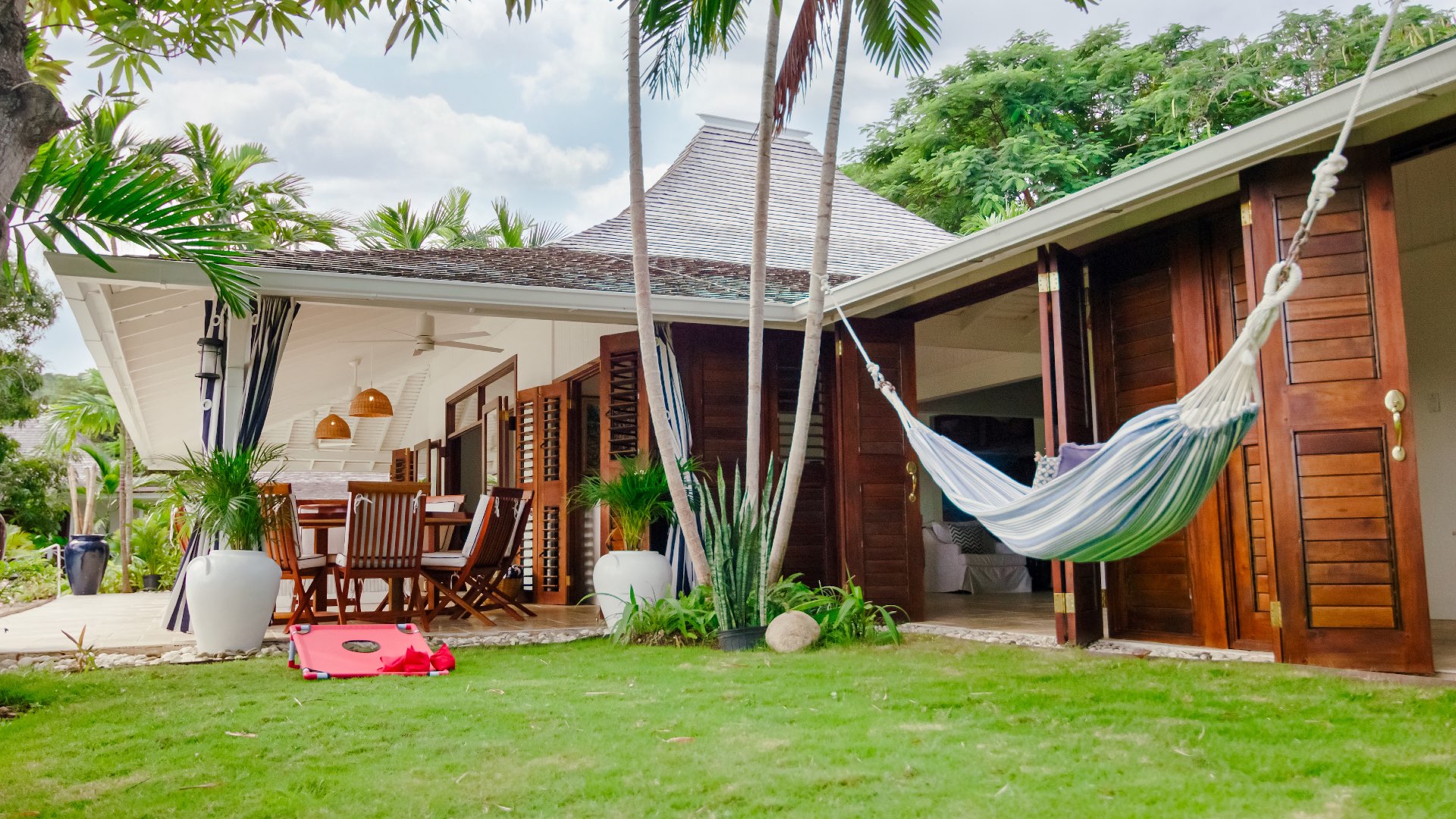 Cornhole at Coconut Cottage Villa